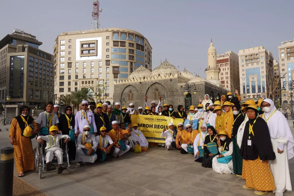 Foto bersama Jamaah PT. Cahaya Raudhah Tour and Travel