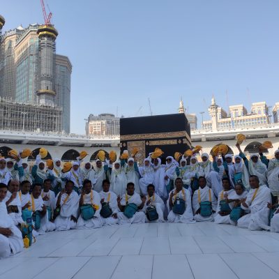 Foto di depan Kab'bah siang hari